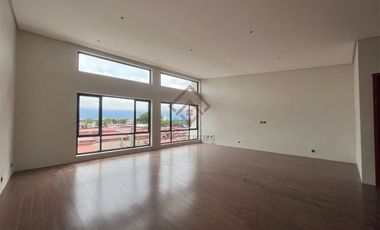 SH10 FOR SALE Ultra Modern Townhouse in Multinational Village