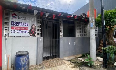 Disewakan rumah 1 lantai akses Bintaro Jaya, Tangerang Selatan.