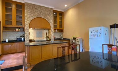 DISEWAKAN RUMAH MEWAH SPANISH STYLE DI VILLA RIVIERRA - PAKUWON CITY