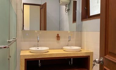 DISEWAKAN RUMAH MEWAH SPANISH STYLE DI VILLA RIVIERRA - PAKUWON CITY