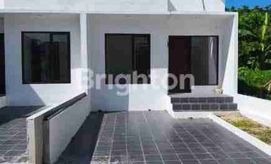 DIJUAL RUMAH CANTIK TENGAH KOTA BERNUANSA MINIMALIS LOKASI DALAM PERUMAHAN PALM HILS AMAN NYAMAN HARGA NEGO