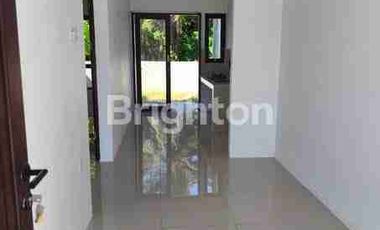 DIJUAL RUMAH CANTIK TENGAH KOTA BERNUANSA MINIMALIS LOKASI DALAM PERUMAHAN PALM HILS AMAN NYAMAN HARGA NEGO