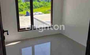 DIJUAL RUMAH CANTIK TENGAH KOTA BERNUANSA MINIMALIS LOKASI DALAM PERUMAHAN PALM HILS AMAN NYAMAN HARGA NEGO