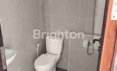 DIJUAL RUMAH CANTIK TENGAH KOTA BERNUANSA MINIMALIS LOKASI DALAM PERUMAHAN PALM HILS AMAN NYAMAN HARGA NEGO