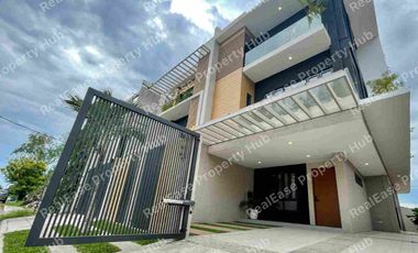 FOR SALE: Brand New Modern House with Elevator near Bonifacio Global City - ₱58M