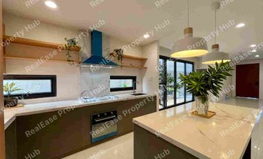 FOR SALE: Brand New Modern House with Elevator near Bonifacio Global City - ₱58M