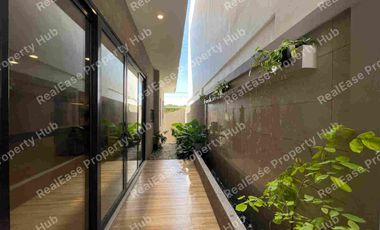 FOR SALE: Brand New Modern House with Elevator near Bonifacio Global City - ₱58M