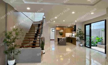 FOR SALE: Brand New Modern House with Elevator near Bonifacio Global City - ₱58M