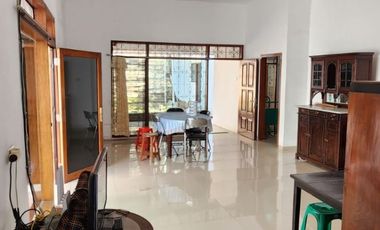 ‼️DISEWAKAN, MINIMAL 2 TAHUN‼️ RUMAH DHARMAHUSADA INDAH KERTAJAYA TERAWAT SIAP HUNI. DEKAT GALAXY MALL, RAYA KERTAJAYA, MERR, Dsb