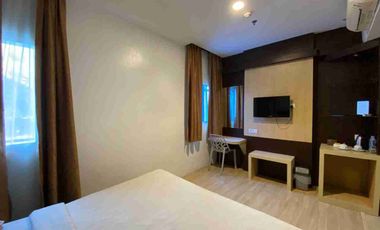 Kamar Hotel Murah Harian dan Strategis Townhouse Oak Cardinal Lucky Star Batam