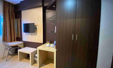 Kamar Hotel Murah Harian dan Strategis Townhouse Oak Cardinal Lucky Star Batam