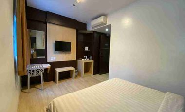 Kamar Hotel Murah Harian dan Strategis Townhouse Oak Cardinal Lucky Star Batam