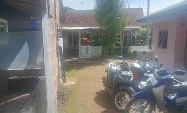 Rumah 400 m + Kontrakan 2 Pintu + Toko, Dipusat Kota Kecamatan Bojong, Purwakarta.