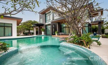 Single house with pool (805)
