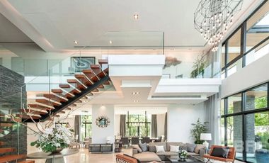 Single house with pool (805)