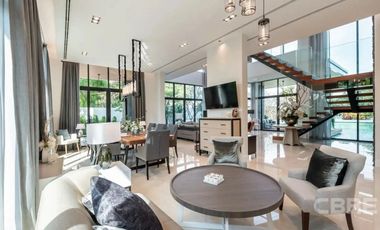 Single house with pool (805)