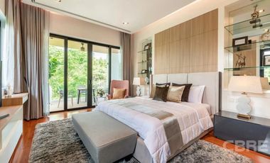 Single house with pool (805)