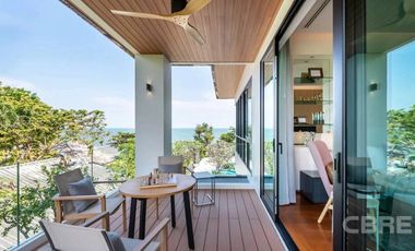 Single house with pool (805)