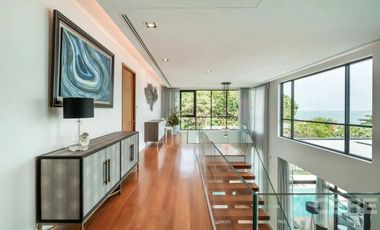 Single house with pool (805)