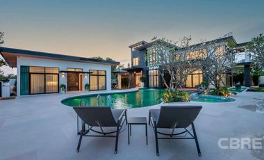 Single house with pool (805)