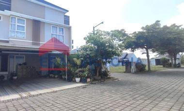 Sewa Rumah Bagus Terawat Siap Huni Ada Kolam Renang Bonus 6 AC Rejomulyo KOta Kediri