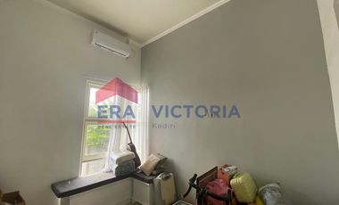 Sewa Rumah Bagus Terawat Siap Huni Ada Kolam Renang Bonus 6 AC Rejomulyo KOta Kediri