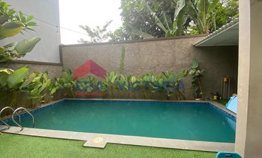 Sewa Rumah Bagus Terawat Siap Huni Ada Kolam Renang Bonus 6 AC Rejomulyo KOta Kediri