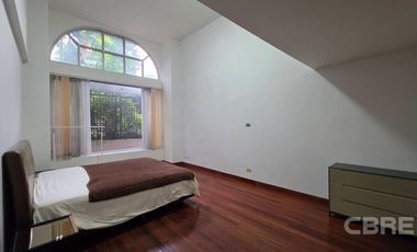 All Seasons Mansion (43031)