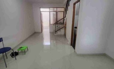 Disewa Murah Rumah 2 lantai di kelapa Gading
