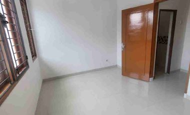 Disewa Murah Rumah 2 lantai di kelapa Gading