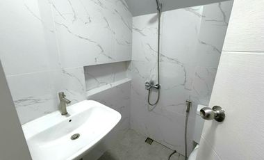 PRE-SELLING ELEGANT MODERN 2 STOREY TOWNHOUSE FOR SALE IN LAS PIÑAS