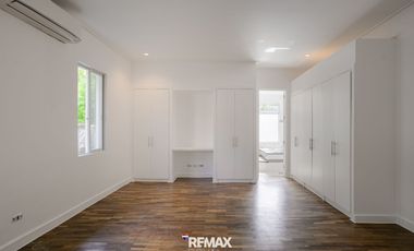 Split with Mezzanine for Rent in Dasmarinas Village Makati City