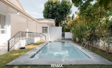 Split with Mezzanine for Rent in Dasmarinas Village Makati City