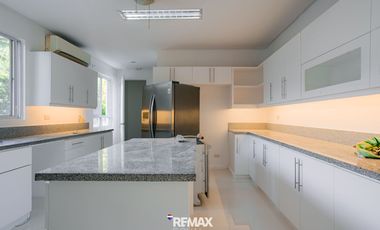 Split with Mezzanine for Rent in Dasmarinas Village Makati City