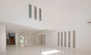 Split with Mezzanine for Rent in Dasmarinas Village Makati City