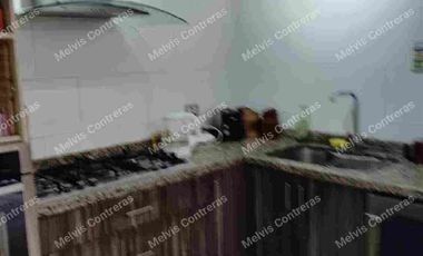 Arriendo Hermosa  Casa en las condes , con amplia distribución de 2 pisos con orientación Nor oriente, excelente iluminación natural con amplias ventanas,terraza con excelente conectividad.  Cercana al Metro Manquehue, a pasos de paraderos.

Sus principales características son:
Cercano a comercios, colegios y autopistas.

• 285 mts2 de terreno
• 195 mts2 construidos
• 90 mts2 Terraza
• 3 dormitorios + servicio
• 4 baños + servicio
• Gran jardín seco formado
• Piscina
• Quincho
• Portón eléctrico
• 2 Estacionamiento
• 1 Bodega
• Gastos comunes NO TIENE
• Año 2000
• Ventanas termo panel
• Cerco eléctrico


DISTRIBUCIÓN:
PRIMER PISO:
Hall de entrada muy luminoso que conecta a todos los espacios de la casa.
Living conectado a hall de entrada y comedor
Comedor con conexión directa a living y cocina
Cocina full equipada, refrigerador, lavadora, microondas, horno, etc.
Terraza en el sector de quincho y piscina, techada y con amplio espacio para compartir en familia
Segunda terraza en el sector del dormitorio principal.

Sector dormitorios:
Dormitorio principal en suite con amplio closet y mucha luz natural.
Baño 1 completo, tiene ducha en obra
Baño 2 completo, tiene tina
Dormitorio de servicio y baño de servicio con full independencia.
SEGUNDO PISO:
Dormitorio 2, de buen tamaño, tiene aire acondicionado, con balcón propio.
Dormitorio 3 con amplio espacio con closet. Tiene balcón
Sala de estar entre los dormitorios de gran tamaño.
Baño 2 con luz natural, tiene tina
Baño 3 con luz natural, amplio y con ducha.



ADICIONALES DE LA CASA:
• Ventanas de termo panel.
• Gas es por metrogas
• Agua de empresa sanitaria
• Calefón
• Alcantarillado: empresa sanitaria
• Pisos flotante en dormitorios áreas comunes, cocina y baños con cerámica
• losa asfáltica
• Jardín consolidado
• Maravillosa piscina
• Portón automático

Los metros cuadrados son aproximados y entregados por sus dueños

REQUISITOS ARRENDATARIO Y AVAL. Canon de arriendo 
 60 U F

Acreditar ingresos de 3 veces el valor del arriendo
Contrato Indefinido
12 Ultimas cotizaciones
Acreditar 6 Ultimas liquidaciones de sueldo.
Dicom platiniun 360
Foto cédula ambos lados.
1 mes de arriendo anticipado
2 mes de garantía
Antecedentes penales.
Aval los mismos documentos
comisión 50%.



GLOBAL21 PROPIEDADES