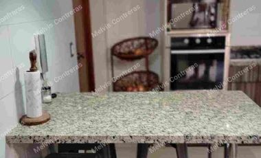 Arriendo Hermosa  Casa en las condes , con amplia distribución de 2 pisos con orientación Nor oriente, excelente iluminación natural con amplias ventanas,terraza con excelente conectividad.  Cercana al Metro Manquehue, a pasos de paraderos.

Sus principales características son:
Cercano a comercios, colegios y autopistas.

• 285 mts2 de terreno
• 195 mts2 construidos
• 90 mts2 Terraza
• 3 dormitorios + servicio
• 4 baños + servicio
• Gran jardín seco formado
• Piscina
• Quincho
• Portón eléctrico
• 2 Estacionamiento
• 1 Bodega
• Gastos comunes NO TIENE
• Año 2000
• Ventanas termo panel
• Cerco eléctrico


DISTRIBUCIÓN:
PRIMER PISO:
Hall de entrada muy luminoso que conecta a todos los espacios de la casa.
Living conectado a hall de entrada y comedor
Comedor con conexión directa a living y cocina
Cocina full equipada, refrigerador, lavadora, microondas, horno, etc.
Terraza en el sector de quincho y piscina, techada y con amplio espacio para compartir en familia
Segunda terraza en el sector del dormitorio principal.

Sector dormitorios:
Dormitorio principal en suite con amplio closet y mucha luz natural.
Baño 1 completo, tiene ducha en obra
Baño 2 completo, tiene tina
Dormitorio de servicio y baño de servicio con full independencia.
SEGUNDO PISO:
Dormitorio 2, de buen tamaño, tiene aire acondicionado, con balcón propio.
Dormitorio 3 con amplio espacio con closet. Tiene balcón
Sala de estar entre los dormitorios de gran tamaño.
Baño 2 con luz natural, tiene tina
Baño 3 con luz natural, amplio y con ducha.



ADICIONALES DE LA CASA:
• Ventanas de termo panel.
• Gas es por metrogas
• Agua de empresa sanitaria
• Calefón
• Alcantarillado: empresa sanitaria
• Pisos flotante en dormitorios áreas comunes, cocina y baños con cerámica
• losa asfáltica
• Jardín consolidado
• Maravillosa piscina
• Portón automático

Los metros cuadrados son aproximados y entregados por sus dueños

REQUISITOS ARRENDATARIO Y AVAL. Canon de arriendo 
 60 U F

Acreditar ingresos de 3 veces el valor del arriendo
Contrato Indefinido
12 Ultimas cotizaciones
Acreditar 6 Ultimas liquidaciones de sueldo.
Dicom platiniun 360
Foto cédula ambos lados.
1 mes de arriendo anticipado
2 mes de garantía
Antecedentes penales.
Aval los mismos documentos
comisión 50%.



GLOBAL21 PROPIEDADES