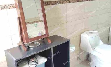 Arriendo Hermosa  Casa en las condes , con amplia distribución de 2 pisos con orientación Nor oriente, excelente iluminación natural con amplias ventanas,terraza con excelente conectividad.  Cercana al Metro Manquehue, a pasos de paraderos.

Sus principales características son:
Cercano a comercios, colegios y autopistas.

• 285 mts2 de terreno
• 195 mts2 construidos
• 90 mts2 Terraza
• 3 dormitorios + servicio
• 4 baños + servicio
• Gran jardín seco formado
• Piscina
• Quincho
• Portón eléctrico
• 2 Estacionamiento
• 1 Bodega
• Gastos comunes NO TIENE
• Año 2000
• Ventanas termo panel
• Cerco eléctrico


DISTRIBUCIÓN:
PRIMER PISO:
Hall de entrada muy luminoso que conecta a todos los espacios de la casa.
Living conectado a hall de entrada y comedor
Comedor con conexión directa a living y cocina
Cocina full equipada, refrigerador, lavadora, microondas, horno, etc.
Terraza en el sector de quincho y piscina, techada y con amplio espacio para compartir en familia
Segunda terraza en el sector del dormitorio principal.

Sector dormitorios:
Dormitorio principal en suite con amplio closet y mucha luz natural.
Baño 1 completo, tiene ducha en obra
Baño 2 completo, tiene tina
Dormitorio de servicio y baño de servicio con full independencia.
SEGUNDO PISO:
Dormitorio 2, de buen tamaño, tiene aire acondicionado, con balcón propio.
Dormitorio 3 con amplio espacio con closet. Tiene balcón
Sala de estar entre los dormitorios de gran tamaño.
Baño 2 con luz natural, tiene tina
Baño 3 con luz natural, amplio y con ducha.



ADICIONALES DE LA CASA:
• Ventanas de termo panel.
• Gas es por metrogas
• Agua de empresa sanitaria
• Calefón
• Alcantarillado: empresa sanitaria
• Pisos flotante en dormitorios áreas comunes, cocina y baños con cerámica
• losa asfáltica
• Jardín consolidado
• Maravillosa piscina
• Portón automático

Los metros cuadrados son aproximados y entregados por sus dueños

REQUISITOS ARRENDATARIO Y AVAL. Canon de arriendo 
 60 U F

Acreditar ingresos de 3 veces el valor del arriendo
Contrato Indefinido
12 Ultimas cotizaciones
Acreditar 6 Ultimas liquidaciones de sueldo.
Dicom platiniun 360
Foto cédula ambos lados.
1 mes de arriendo anticipado
2 mes de garantía
Antecedentes penales.
Aval los mismos documentos
comisión 50%.



GLOBAL21 PROPIEDADES