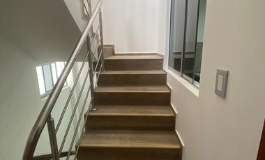 ALQUILER – EDIFICIO ESTRATEGICO IDEAL PARA CONSULTORIOS EN EL CORAZÓN DE LURÍN