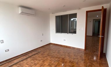 ALQUILER – EDIFICIO ESTRATEGICO IDEAL PARA CONSULTORIOS EN EL CORAZÓN DE LURÍN