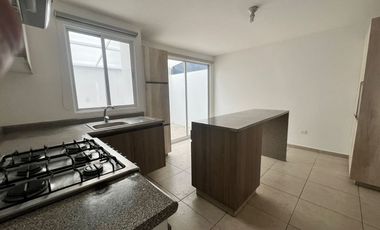 Casa 3 recamaras con Roofgarden en Renta en Residencial Tres Cantos, Cuautlancingo