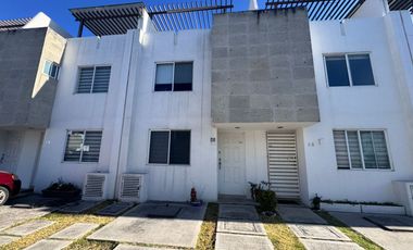 Casa 3 recamaras con Roofgarden en Renta en Residencial Tres Cantos, Cuautlancingo