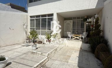 CASA EN VENTA EN JARDINES DE CELAYA