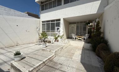 CASA EN VENTA EN JARDINES DE CELAYA