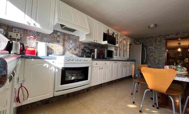 Casa en venta en Residencial Arcos de Zavaleta, Puebla, ubicación privilegiada y amplios espacios familiares.