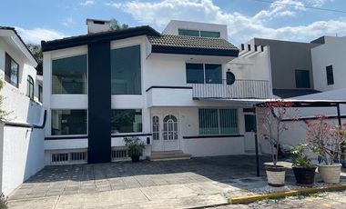 CASA EN VENTA EN JARDINES DE ZAVALETA, 4 RECÁMARAS, JARDÍN AMPLIO, GARAJE 4 AUTOS, PUEBLA