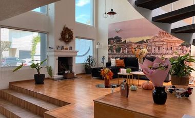 CASA EN VENTA EN JARDINES DE ZAVALETA, 4 RECÁMARAS, JARDÍN AMPLIO, GARAJE 4 AUTOS, PUEBLA