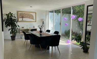 CASA EN VENTA EN JARDINES DE ZAVALETA, 4 RECÁMARAS, JARDÍN AMPLIO, GARAJE 4 AUTOS, PUEBLA