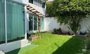 CASA EN VENTA EN JARDINES DE ZAVALETA, 4 RECÁMARAS, JARDÍN AMPLIO, GARAJE 4 AUTOS, PUEBLA