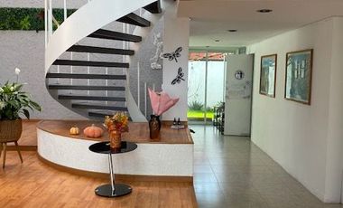 CASA EN VENTA EN JARDINES DE ZAVALETA, 4 RECÁMARAS, JARDÍN AMPLIO, GARAJE 4 AUTOS, PUEBLA